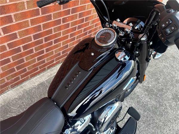 2025 Harley-Davidson FLHC HERITAGE CLASSIC