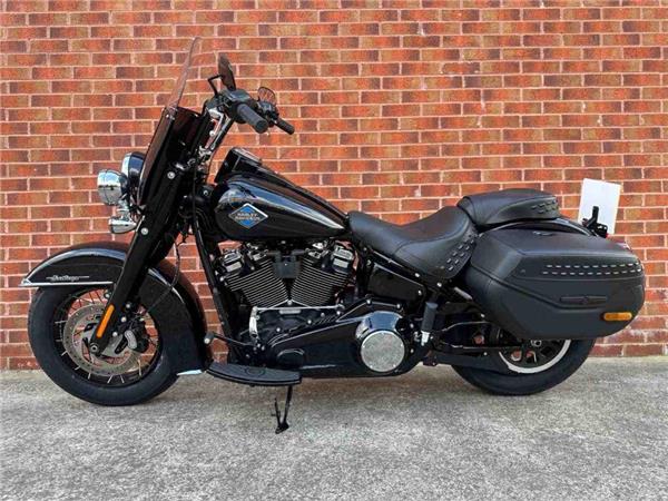 2025 Harley-Davidson FLHC HERITAGE CLASSIC