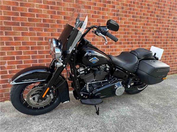 2025 Harley-Davidson FLHC HERITAGE CLASSIC