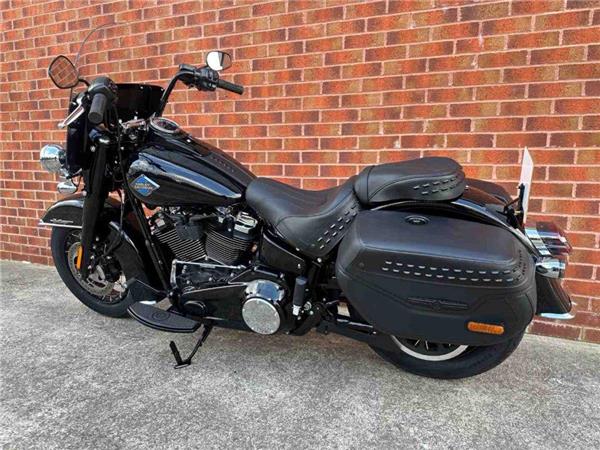 2025 Harley-Davidson FLHC HERITAGE CLASSIC