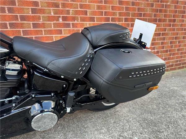 2025 Harley-Davidson FLHC HERITAGE CLASSIC