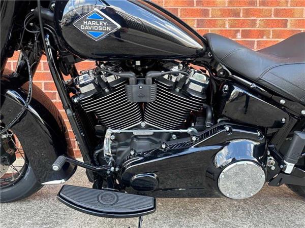 2025 Harley-Davidson FLHC HERITAGE CLASSIC