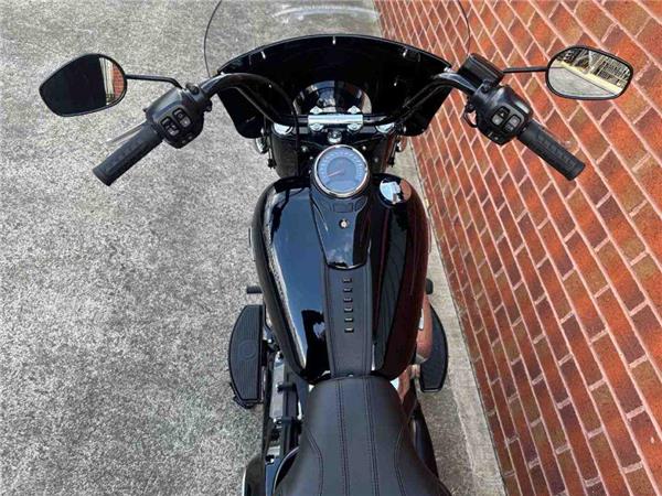 2025 Harley-Davidson FLHC HERITAGE CLASSIC