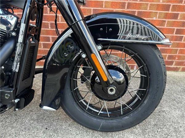 2025 Harley-Davidson FLHC HERITAGE CLASSIC