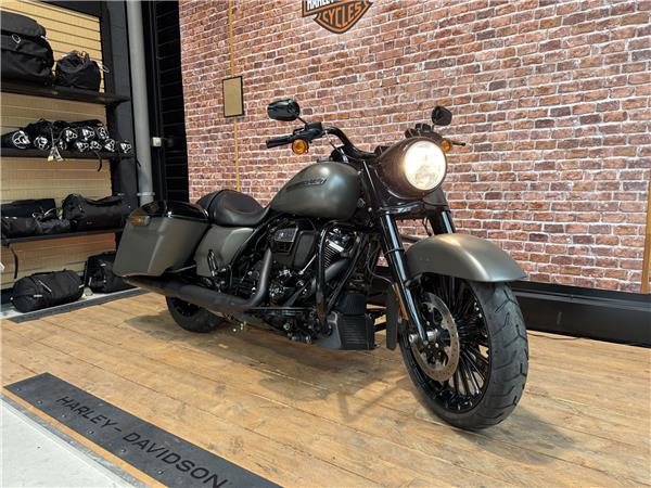 2017 HARLEY-DAVIDSON ROAD KING
