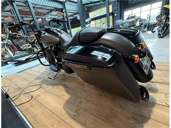 2017 HARLEY-DAVIDSON ROAD KING