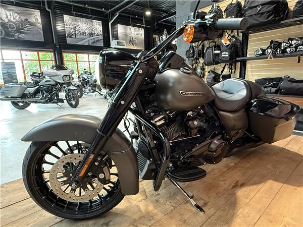 2017 HARLEY-DAVIDSON ROAD KING