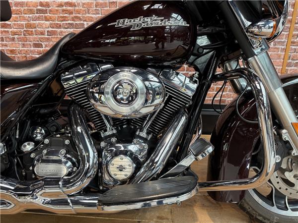 2011 HARLEY-DAVIDSON STREET GLIDE