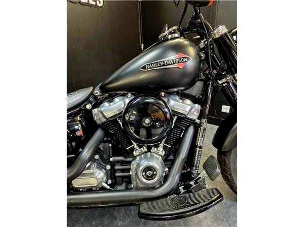 2018 HARLEY-DAVIDSON SLIM