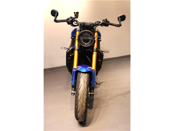 YAMAHA XSR900