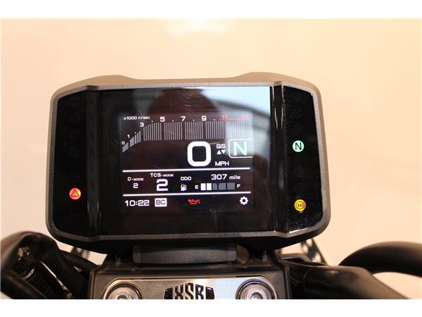 YAMAHA XSR900