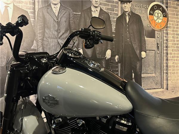 2025 HARLEY-DAVIDSON ROAD KING