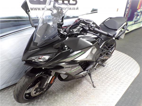 2025 Kawasaki Ninja 1000SX