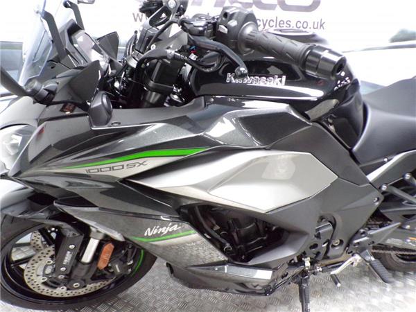 2025 Kawasaki Ninja 1000SX