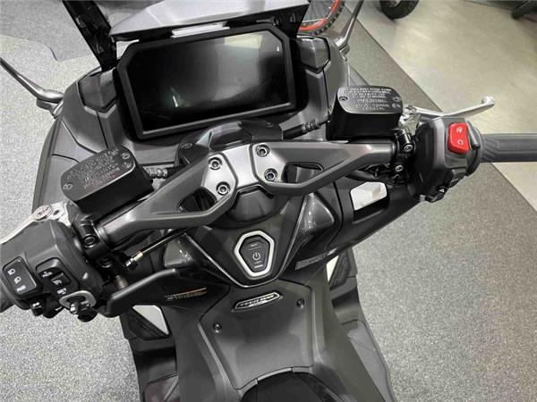 2024 Yamaha TMAX TECH MAX 560 TECH BLACK XTRI