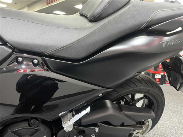 2024 Yamaha TMAX TECH MAX 560 TECH BLACK XTRI