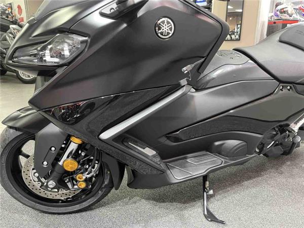 2024 Yamaha TMAX TECH MAX 560 TECH BLACK XTRI