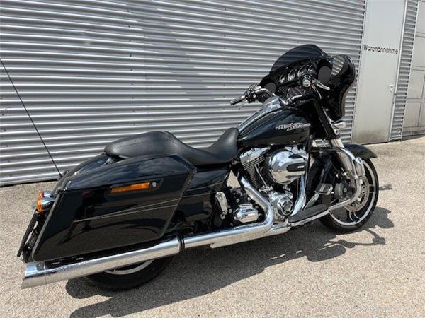 2016 Harley-Davidson Touring Street Glide Special FLHXS