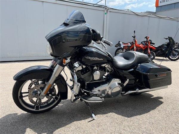 2016 Harley-Davidson Touring Street Glide Special FLHXS