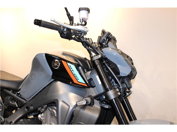 YAMAHA MT-09