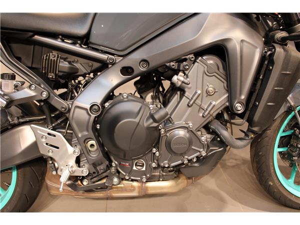 YAMAHA MT-09