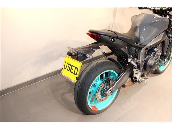 YAMAHA MT-09