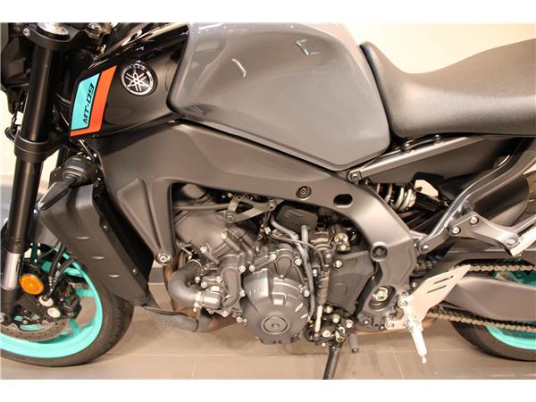 YAMAHA MT-09