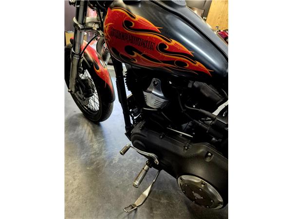 2011 HARLEY-DAVIDSON STREET BOB