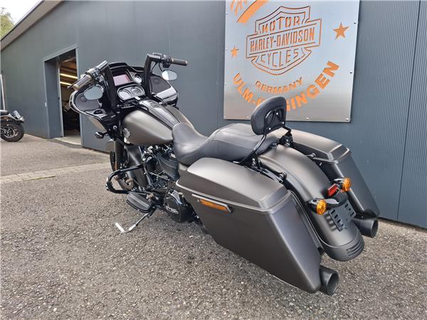 FLTRXS Road Glide Special