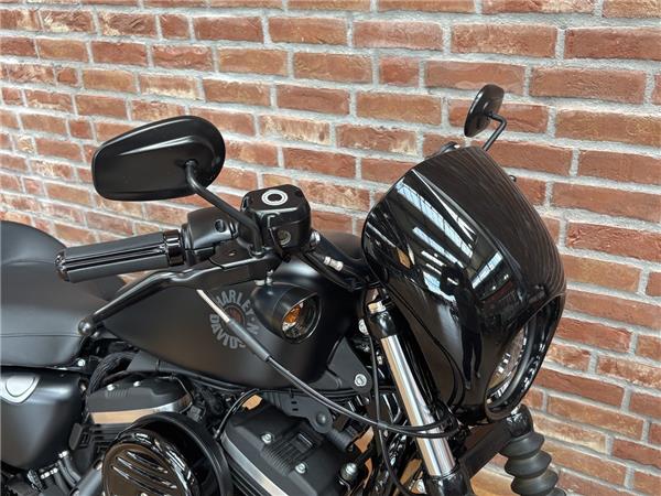 XL883N Iron 