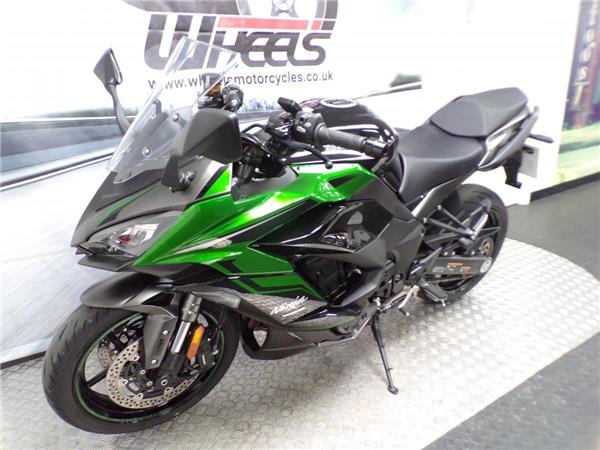 2025 Kawasaki Ninja 1000SX
