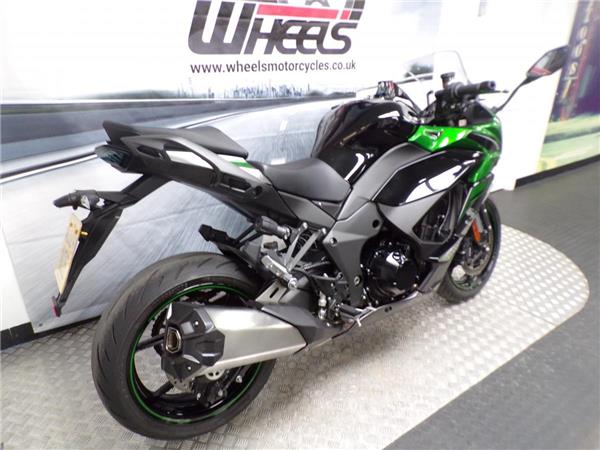 2025 Kawasaki Ninja 1000SX