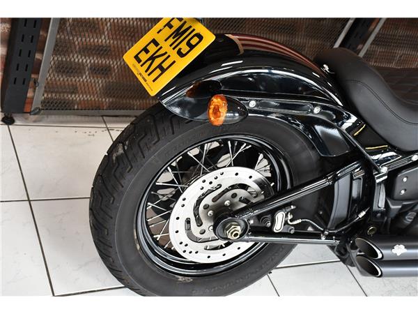 2019 HARLEY-DAVIDSON SOFTAIL FXBB STREET BOB