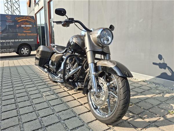 FLHRSE Road King CVO mit Kesstech Auspuff