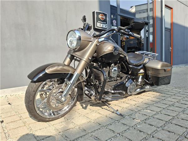 FLHRSE Road King CVO mit Kesstech Auspuff