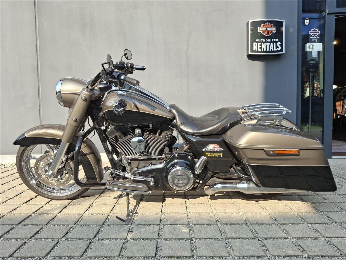 FLHRSE Road King CVO mit Kesstech Auspuff