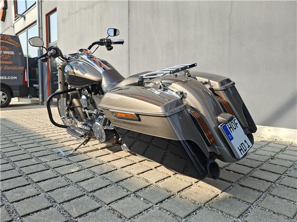 FLHRSE Road King CVO mit Kesstech Auspuff