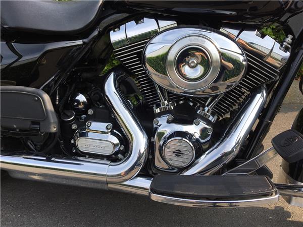 2011 HARLEY-DAVIDSON ROAD KING