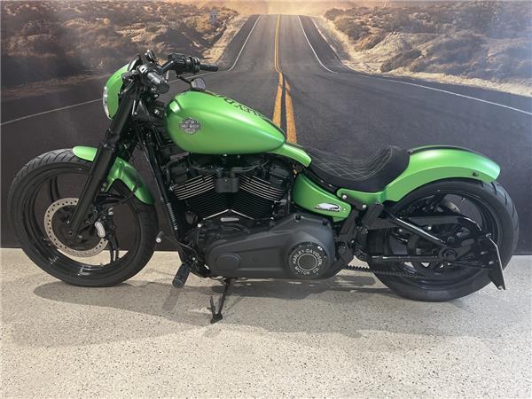 FXBB Softail Street Bob HECKUMBAU 200ER REIFEN