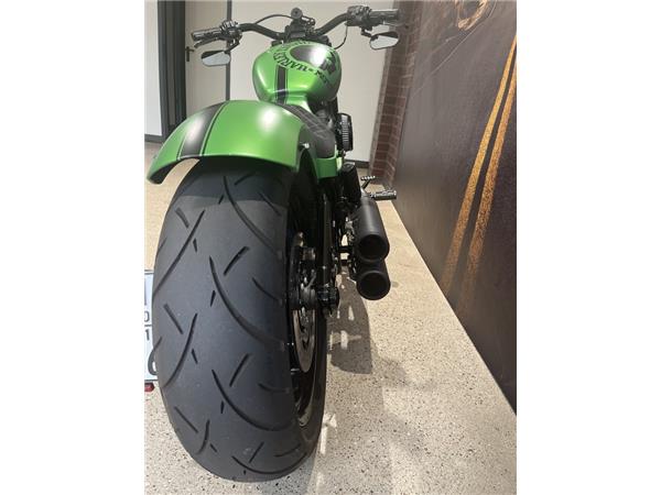 FXBB Softail Street Bob HECKUMBAU 200ER REIFEN