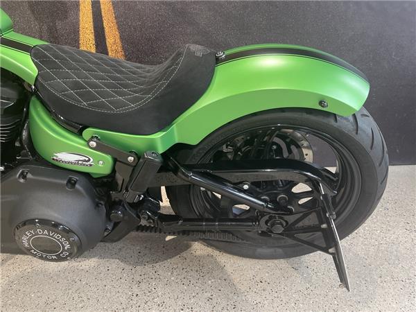 FXBB Softail Street Bob HECKUMBAU 200ER REIFEN