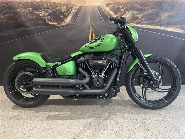 FXBB Softail Street Bob HECKUMBAU 200ER REIFEN