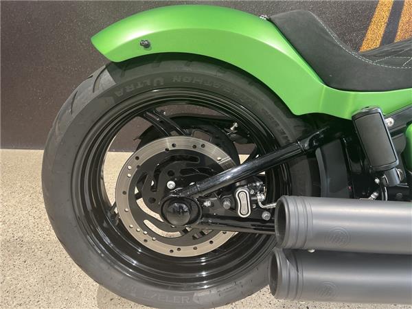 FXBB Softail Street Bob HECKUMBAU 200ER REIFEN