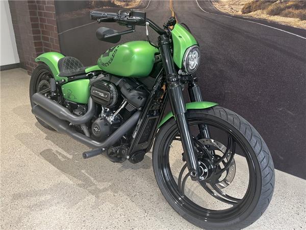 FXBB Softail Street Bob HECKUMBAU 200ER REIFEN