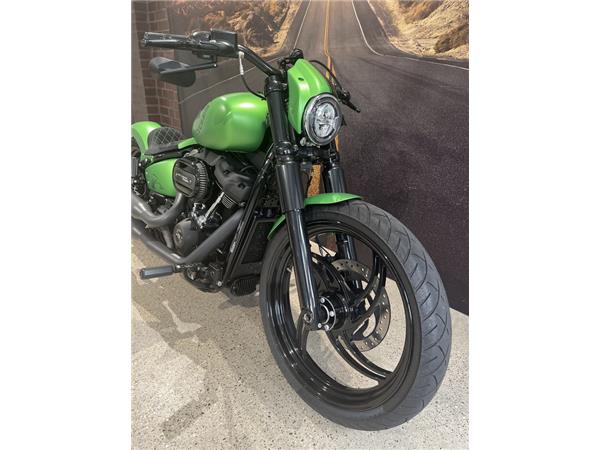 FXBB Softail Street Bob HECKUMBAU 200ER REIFEN