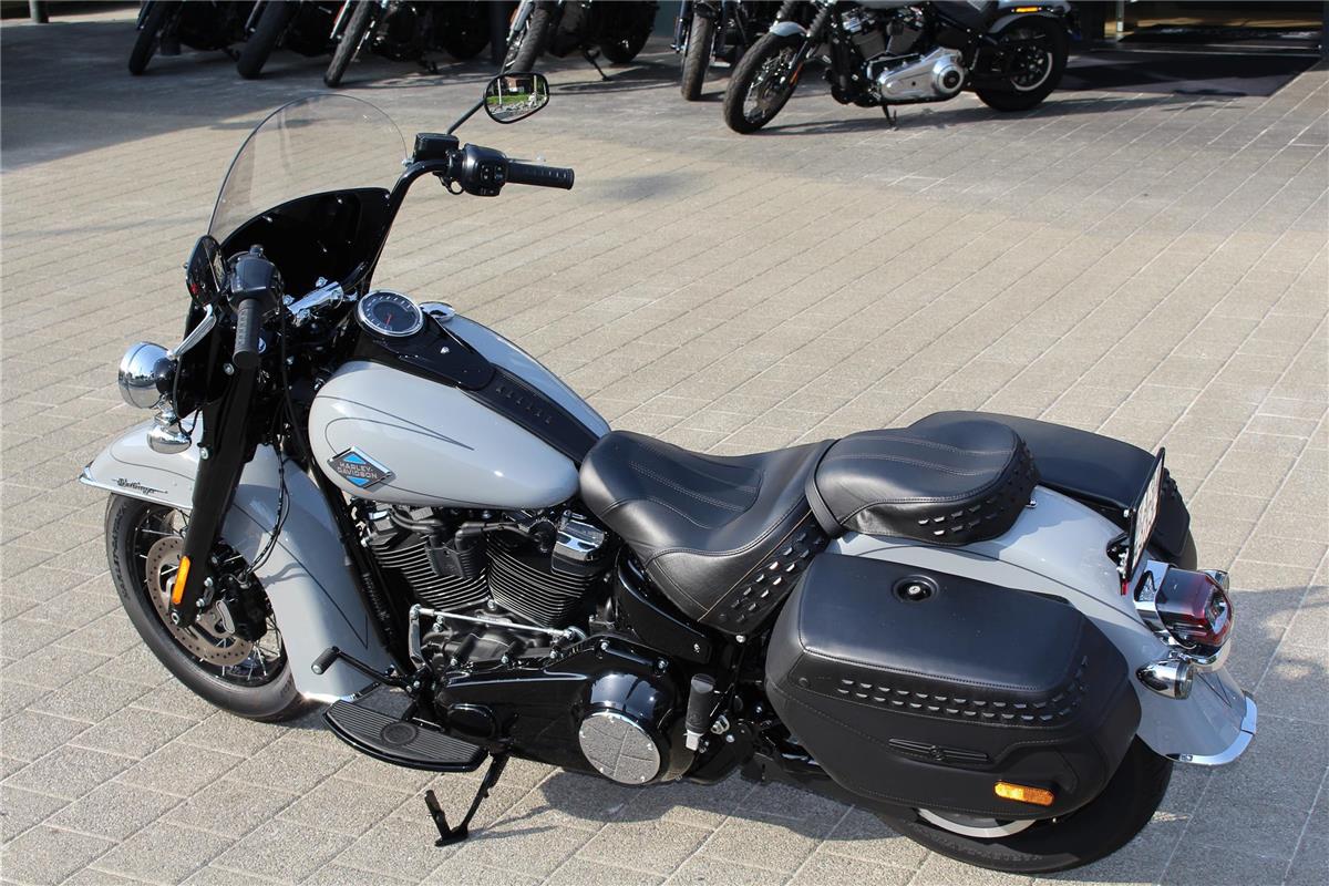 2025 harley-davidson FLHC Heritage Classic 117