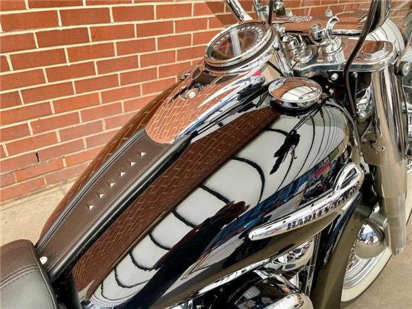 2021 HARLEY-DAVIDSON SOFTAIL FLHC HERITAGE CLASSIC