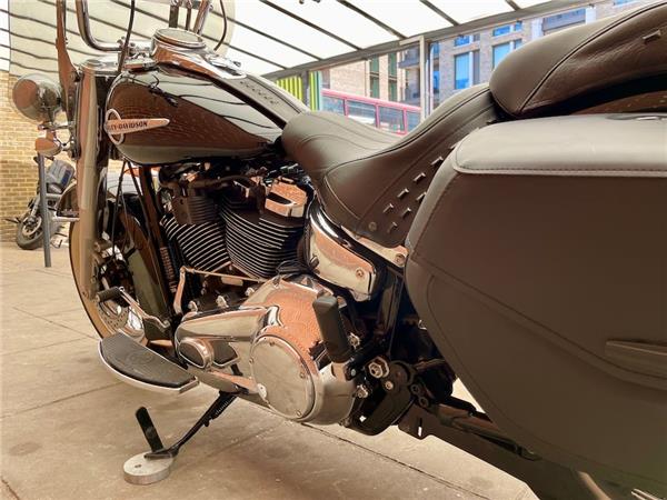 2021 HARLEY-DAVIDSON SOFTAIL FLHC HERITAGE CLASSIC