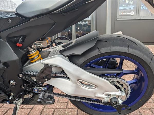 2023 Yamaha R1M