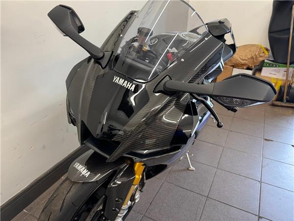 2024 YAMAHA YZF-R1M
